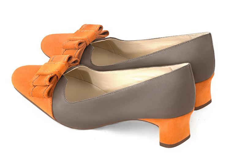 Apricot orange and taupe brown women's dress pumps, with a knot on the front. Round toe. Low kitten heels. Rear view - Florence KOOIJMAN